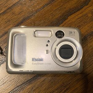 Kodak EasyShare CX7330 3.1MP
Digital Camera- tested and works
